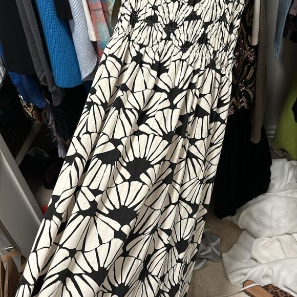H and M Black and White Floral pattern XS Dress - Picture 5 of 5